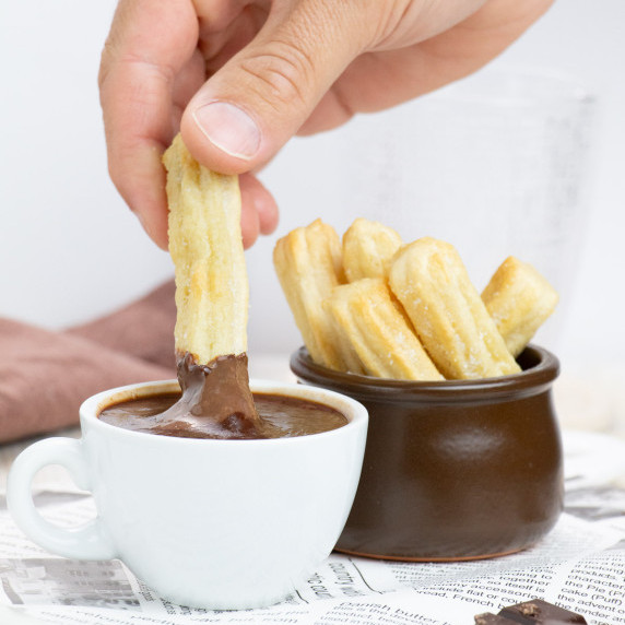 churros in chocolate