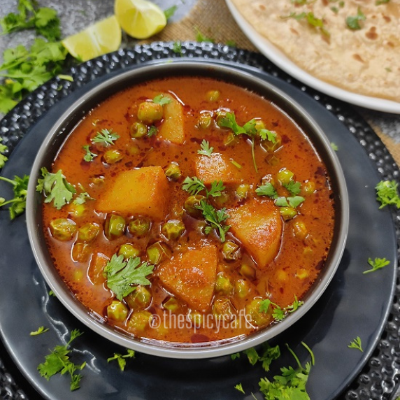 A high protein vegan lentil curry best for plant-based diet. 