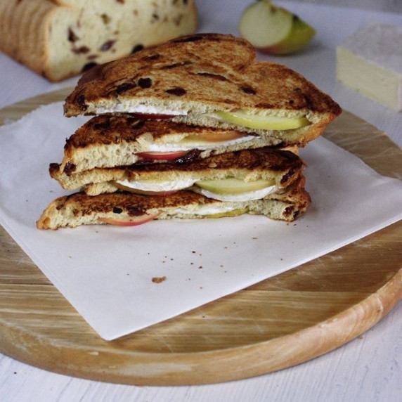 Grilled Brie Sandwich with Apple