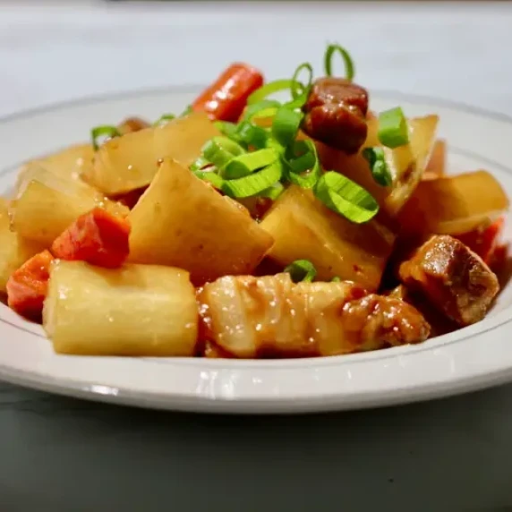 vietnamese braised daikon radish with pork belly