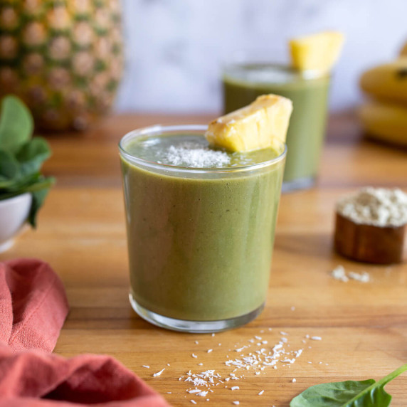 Healthy Green Pineapple Banana Spinach Smoothie