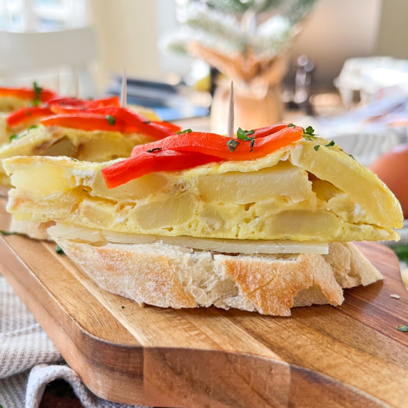 Pintxo de Tortilla con Queso y Pimientos