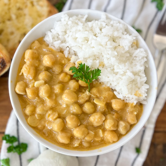 CREAMY Garlic Chickpeas with Rice