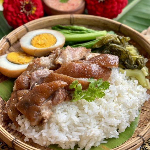 Khao kha moo, Thai braised pork leg with hard-boiled eggs and jasmine rice.