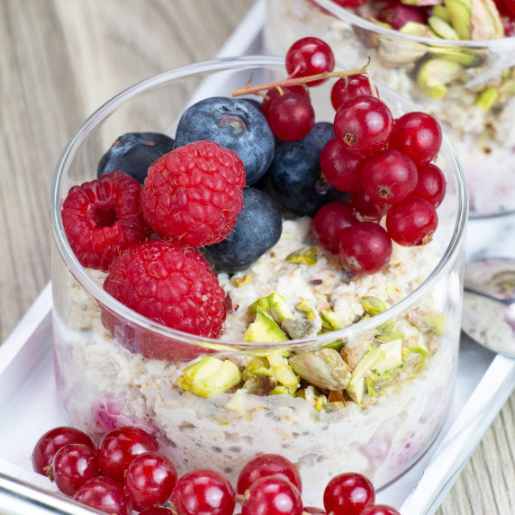 berry filled overnight oat cup