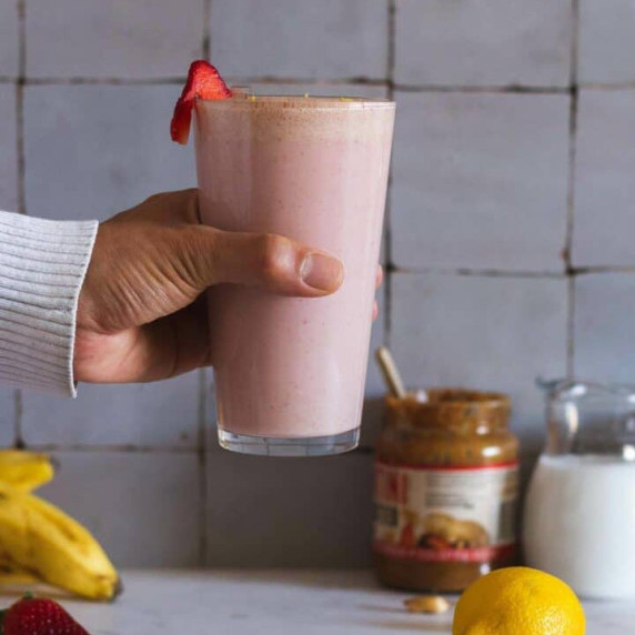 Peanut Butter Strawberry Smoothie