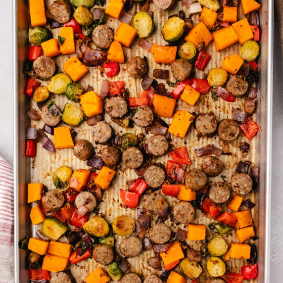 sheet pan chicken sausage with vegetable on a baking tray. 