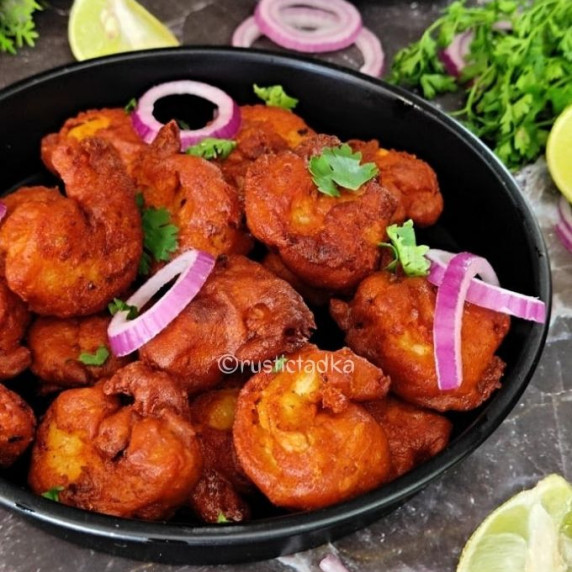 A super crispy, spicy &  delicious fried prawns. Best served as a starter along with meals.