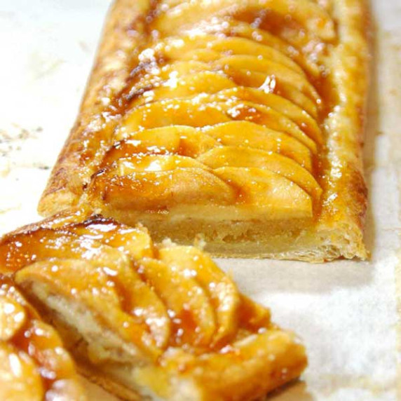 Apple pie with puff pastry and almond cream