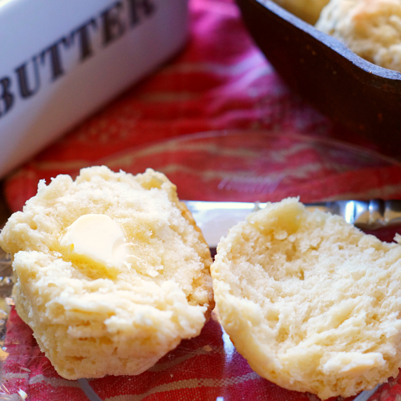Quick and Easy Homemade Southern Biscuits Recipe (without Buttermilk)