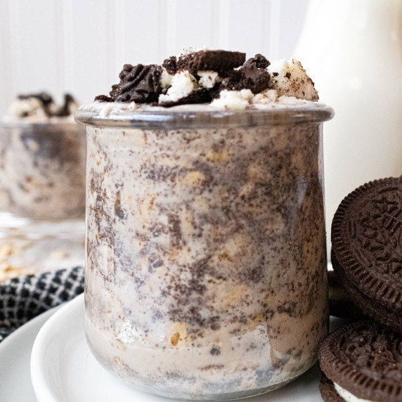Oreo overnight oats on a white plate