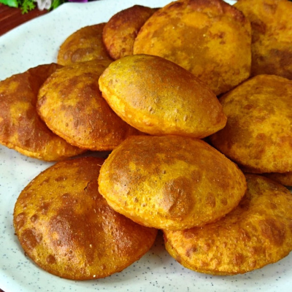 A delicious puffed puris made with red pumpkin. Best tea-time snack. 