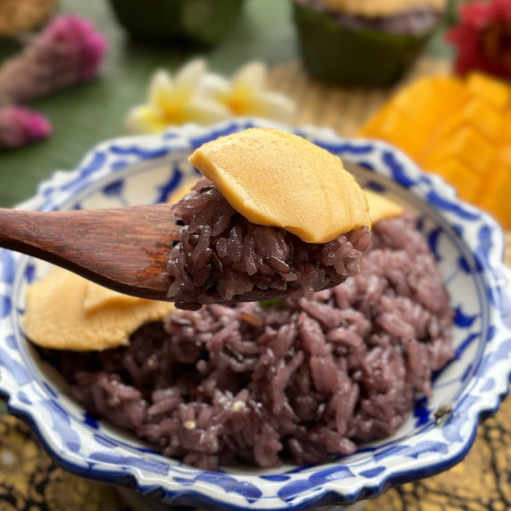 Sweet sticky rice with Thai custard, sankaya.