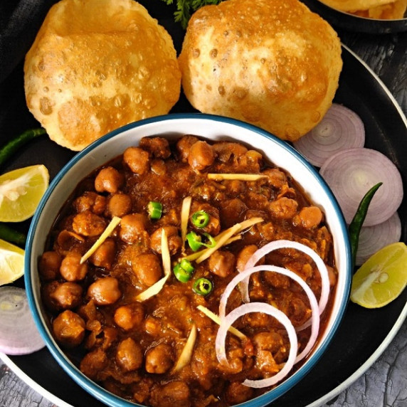 A high protein vegan chickpea curry best for plant-based diet. 