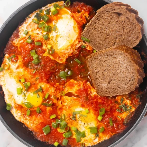 spicy eggs and tomato