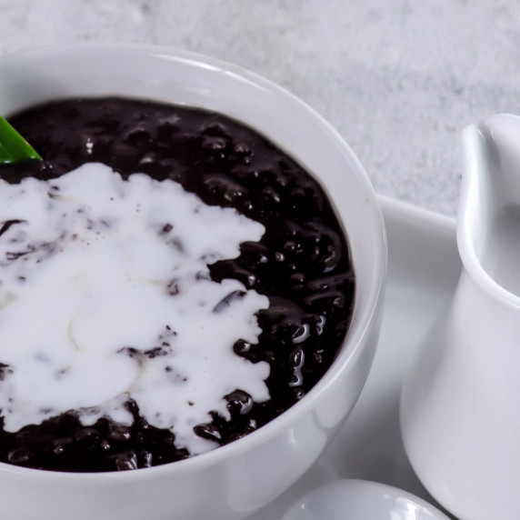 Vietnamese black bean dessert