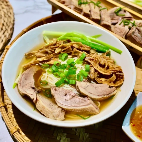 vietnamese duck noodle